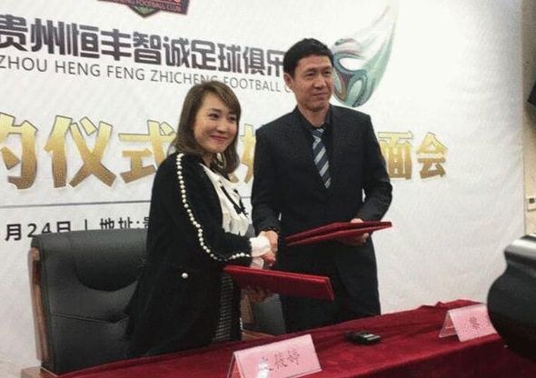 少妇把腿扒开让我添18